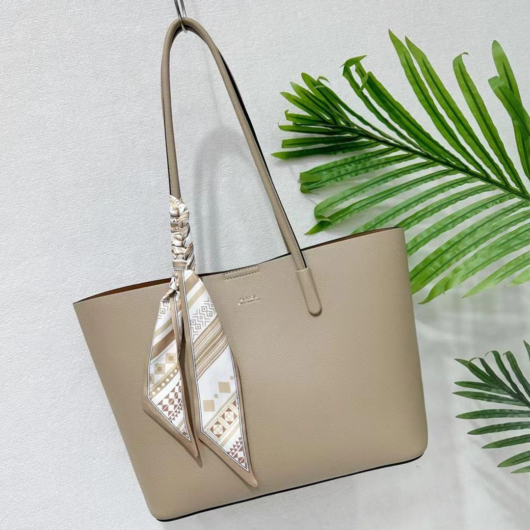 Classic Minimalist Essential Tote