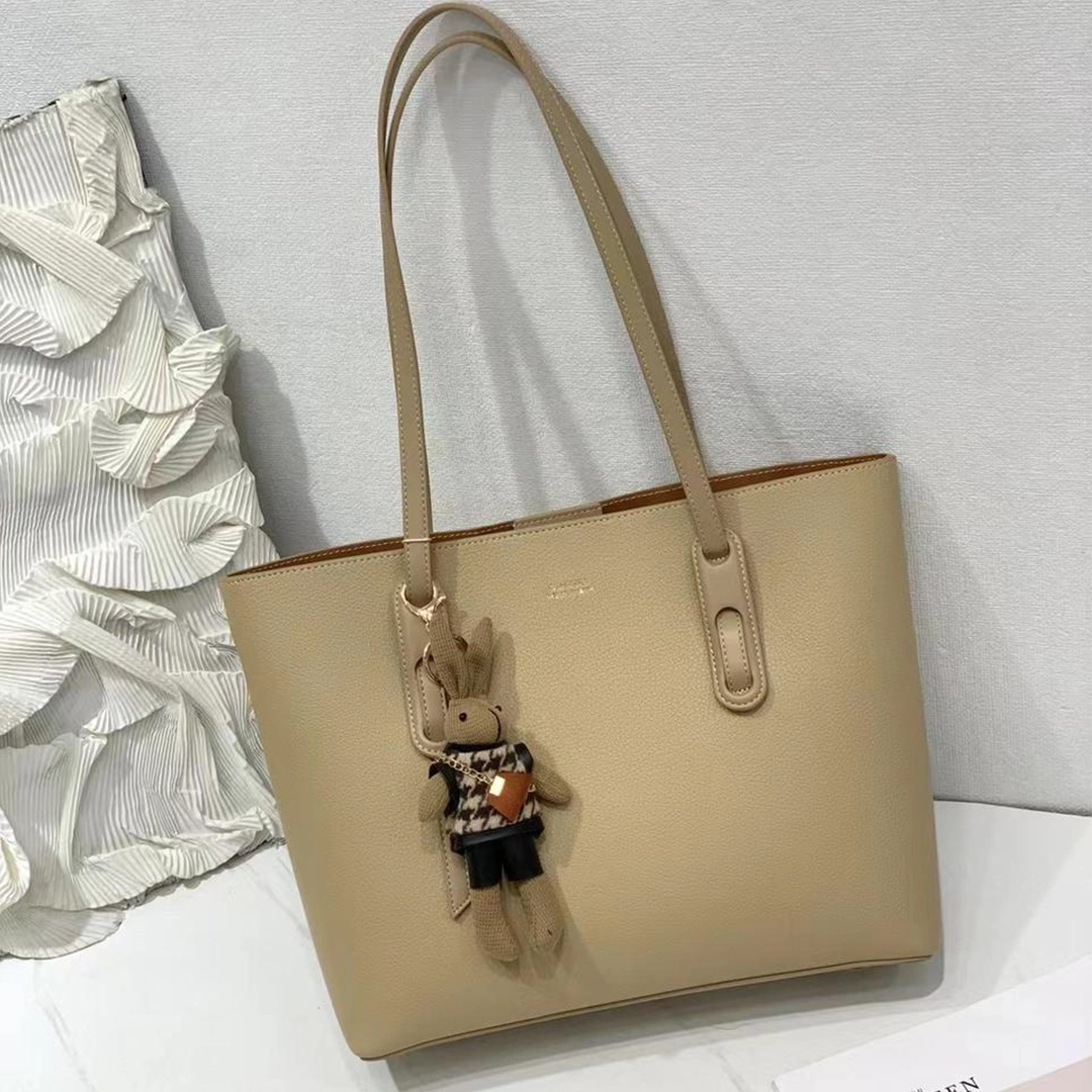 Classic Essential Pebbled Tote Bunny